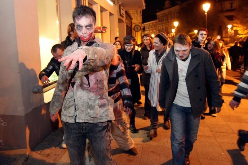 Zombių paradas trumpam pažadino snaudžiantį miestą