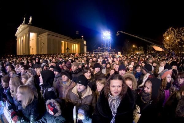 Kalėdos sostinėje: eglės įžiebimą išgelbėjo fejerverkai