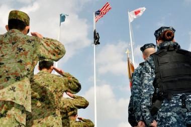 Japonija ir JAV pradėjo iki šiol didžiausias bendras karines pratybas
