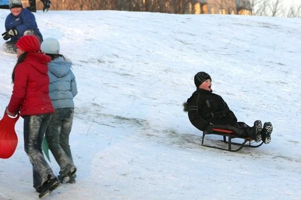 Rūstus šaltis kiek atlėgs, ketvirtadienį privers sniego (papildyta)