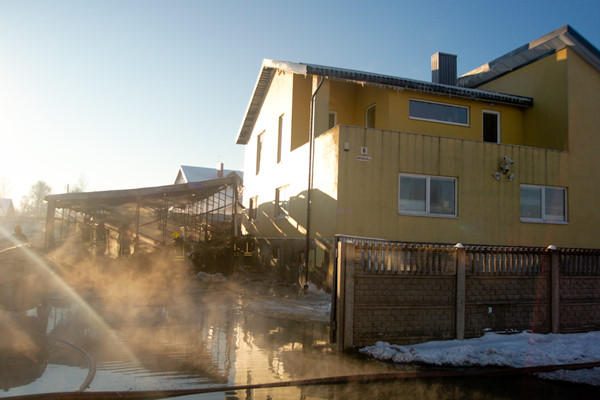 Lentvaryje degė siuvyklos sandėliai