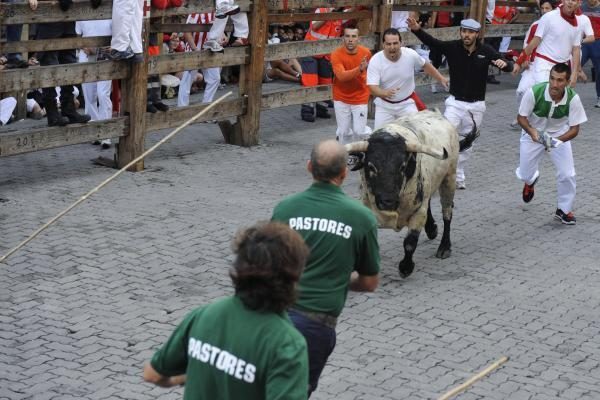 Antrąją tradicinio bulių bėgimo dieną Ispanijoje subadyti du žmonės