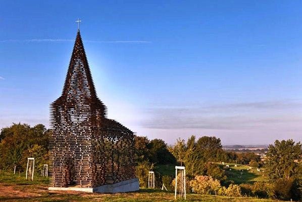 Belgų architektai sukonstravo permatomą bažnyčią