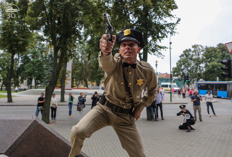 Klaipėdiečius gąsdino sprogimai ir iš teatro virtę dūmai