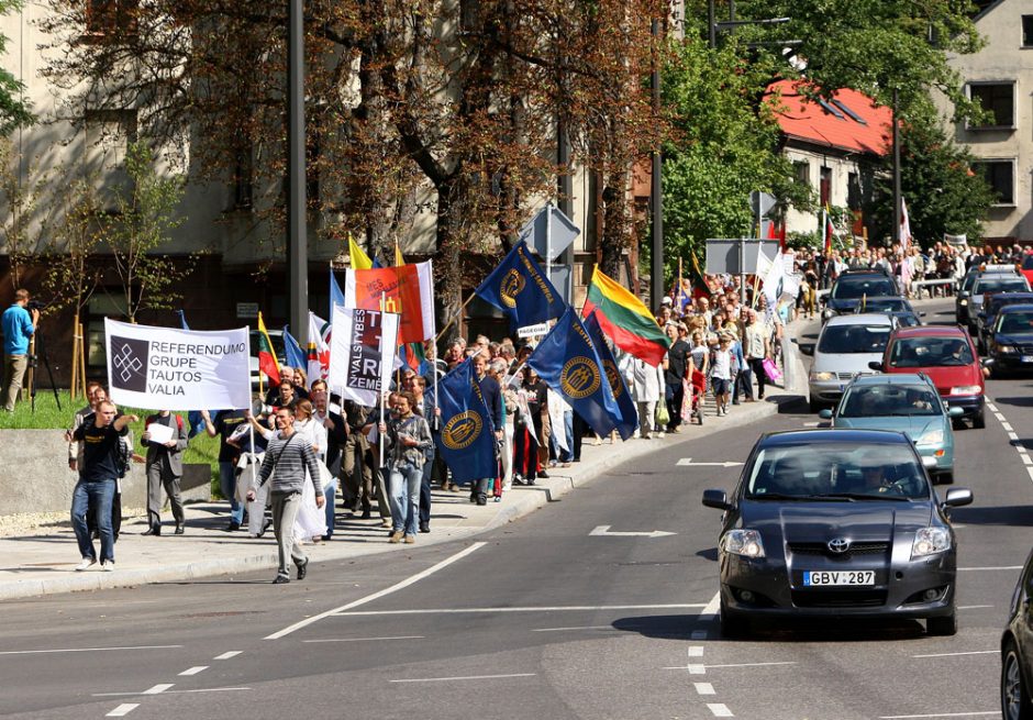 Kaune aidėjo protestai dėl žemės pardavimo užsieniečiams