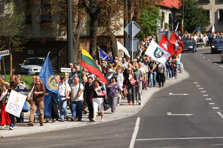 Kaune aidėjo protestai dėl žemės pardavimo užsieniečiams