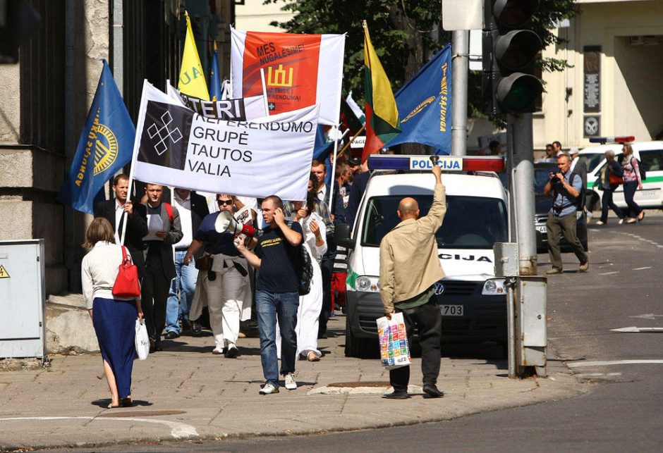 Kaune aidėjo protestai dėl žemės pardavimo užsieniečiams