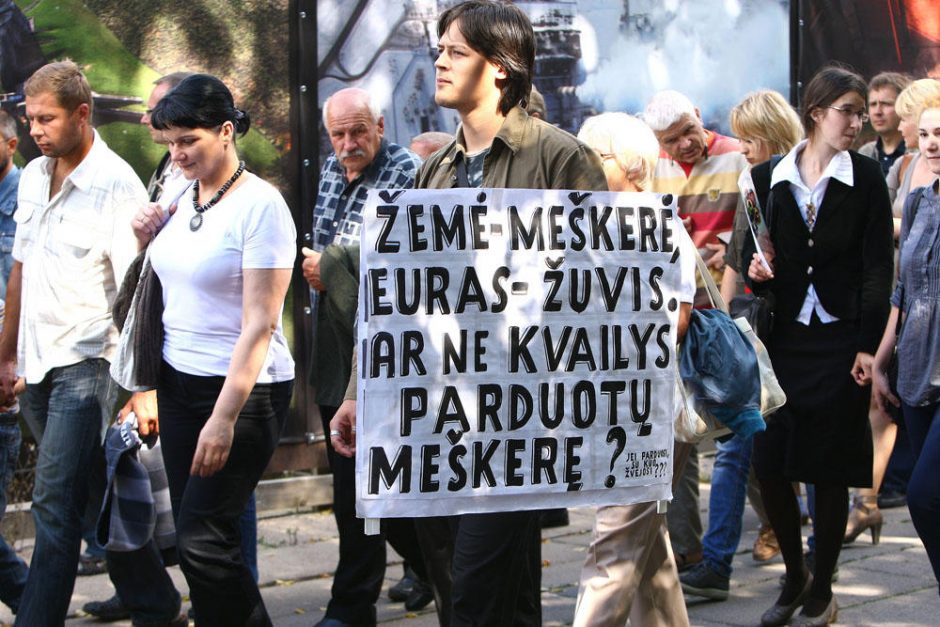 Kaune aidėjo protestai dėl žemės pardavimo užsieniečiams