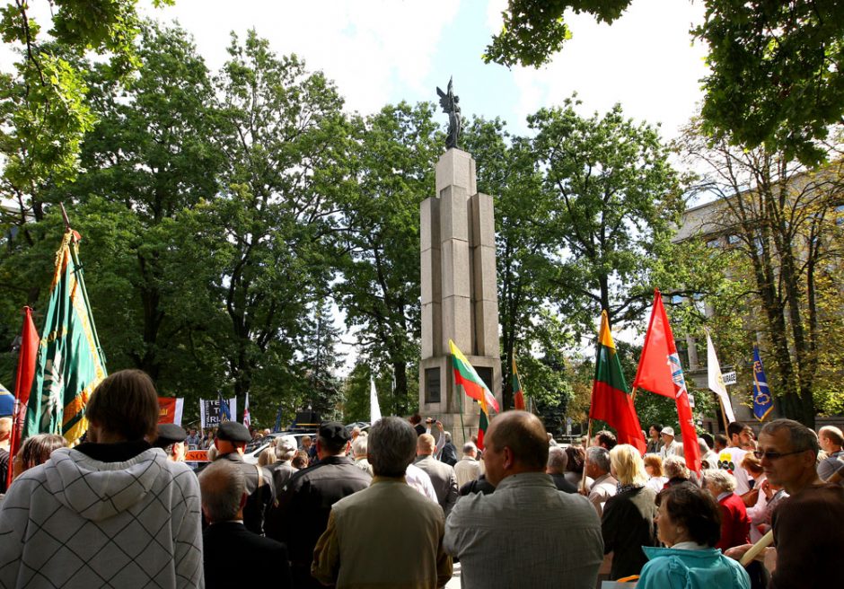 Kaune aidėjo protestai dėl žemės pardavimo užsieniečiams