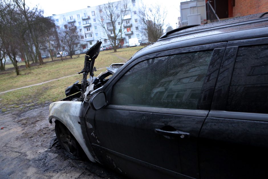 Naktį uostamiestyje sudegė automobilis