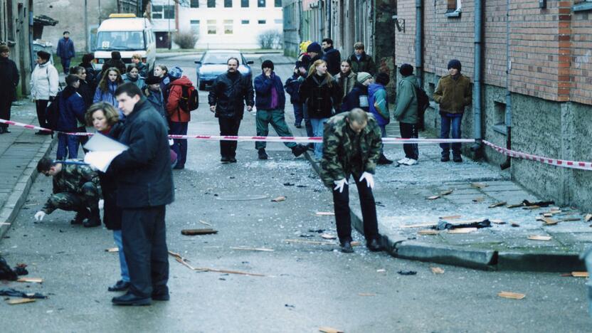 Bomba: 2001 m. gruodžio 18-osios popietę Klaipėdoje prie Bokštų gatvės 9 namo nuaidėjo sprogimas.