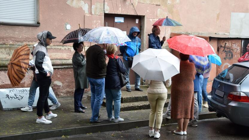 Svarbu: lietingą antradienį į susirinkimą atvyko namo gyventojų dauguma.