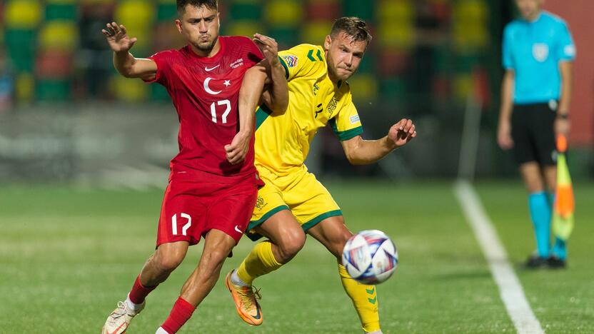 Patirtis: Lietuvos futbolininkai pirmą mačą turkams savo aikštėje pralaimėjo 0:6.