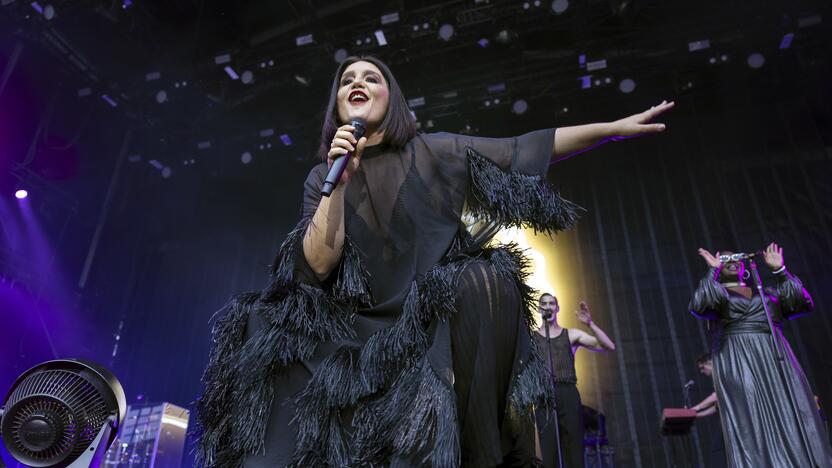 Jessie Ware.