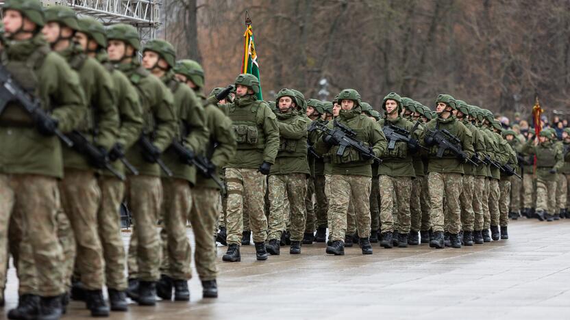 Pernai apie 6,7 tūkst. asmenų karo tarnyba atidėta, kad šaukiamojo amžiaus sportininkai, muzikantai, šokėjai ar gabūs tam tikrose srityse jaunuoliai garsintų Lietuvą.