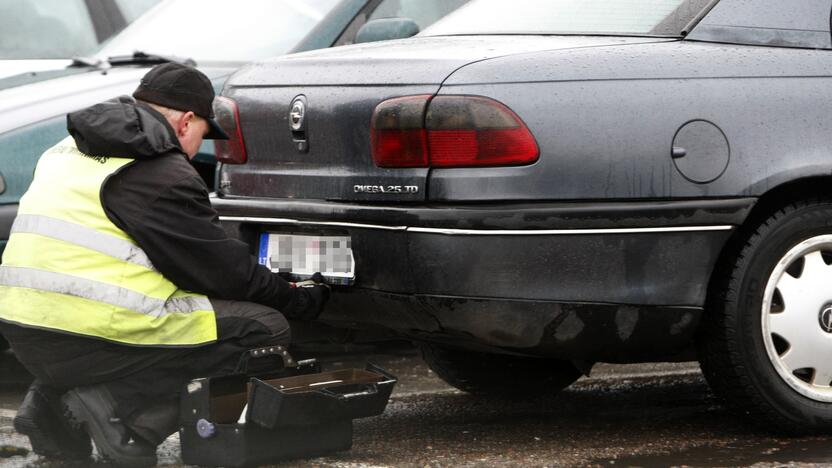 Reikalavimai: blogai pritvirtinus numerio ženklą, simbolių ir skaičių reikšmės gali būti iškraipomos.