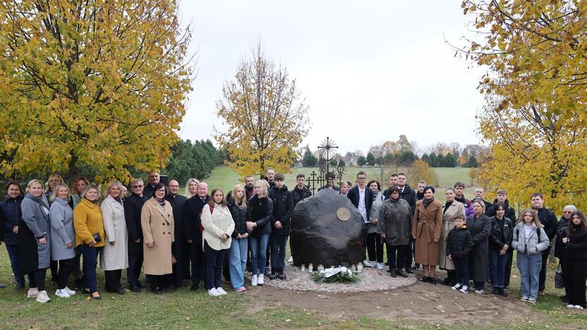 Iškilmės: paminklo atidengimo ir šventinimo renginyje dalyvavo jo autorius, Kauno rajono savivaldybės vadovai, Vilkijos ir Vilkijos apylinkių seniūnai ir vietos bendruomenė.