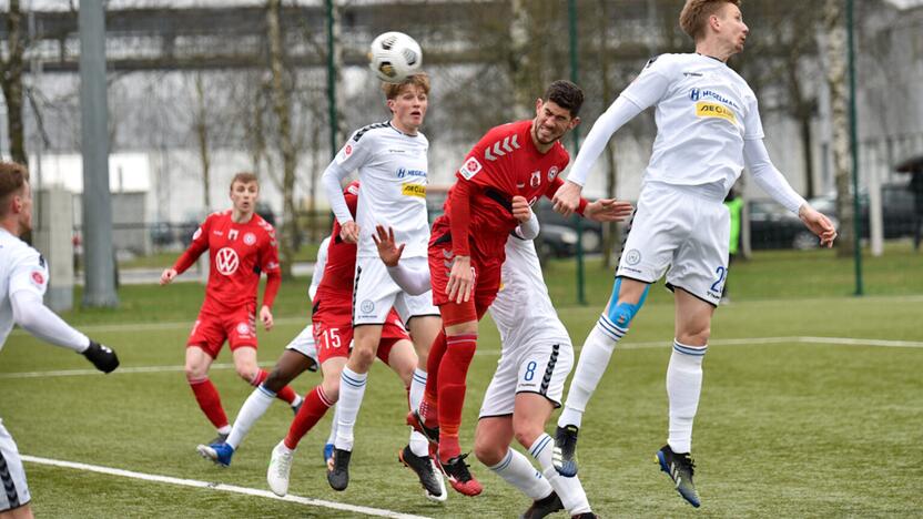 Lygiosios: "Hegelmann Litauen" futbolininkai (baltos spalvos apranga) nutraukė "Panevėžio" keturių pergalių seriją.