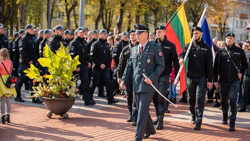 Iškilmės: Skuode surengtoje šventėje policijos vadai dėkojo kolegoms už tarnybą ir nuodėmių neminėjo.