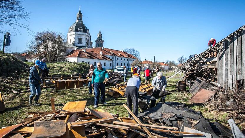 Koncepcija: moksleiviai skatinami suprasti, kad, darydami gera kitiems, padeda patys sau.