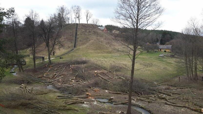 Planai: senuosius laiptus žadama išardyti, o nauji bus įrengti kitoje piliakalnio pusėje.