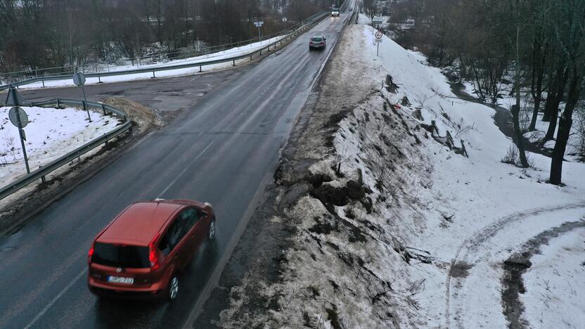 Nebaigė: Klaipėdos rajono meras B. Markauskas viešu laišku kreipėsi į šalies vadovus dėl nebaigtos rekonstruoti Tilto gatvės Gargžduose.