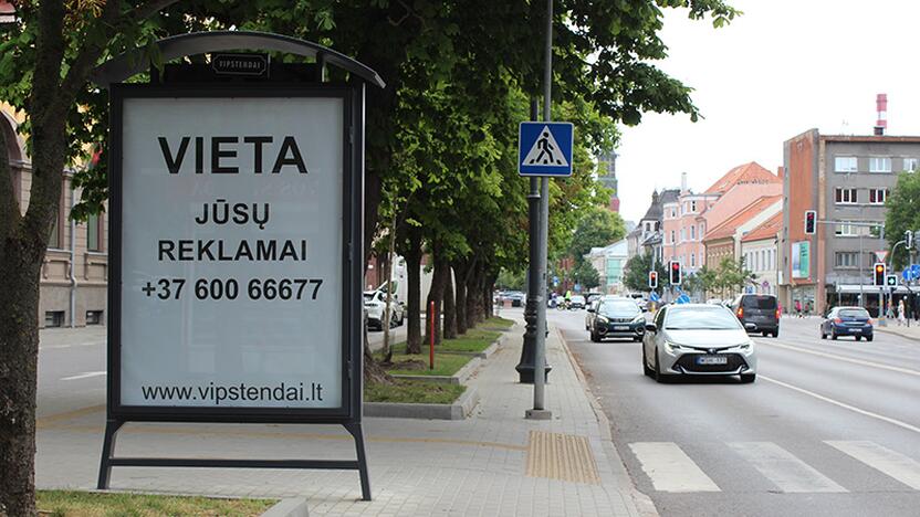 Žada: reklaminis stendas su klaida turėtų būti nukabintas.