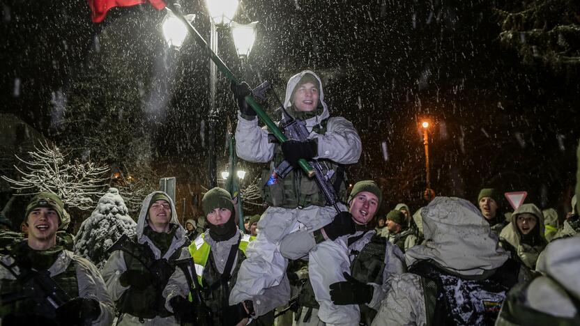 Planai: lietuviai, išeiviai iš JAV, nusiteikę dalyvauti Klaipėdos prijungimo prie Lietuvos šimtmečio renginiuose, tarp jų – naktiniame žygyje "Sukilėlių takais".