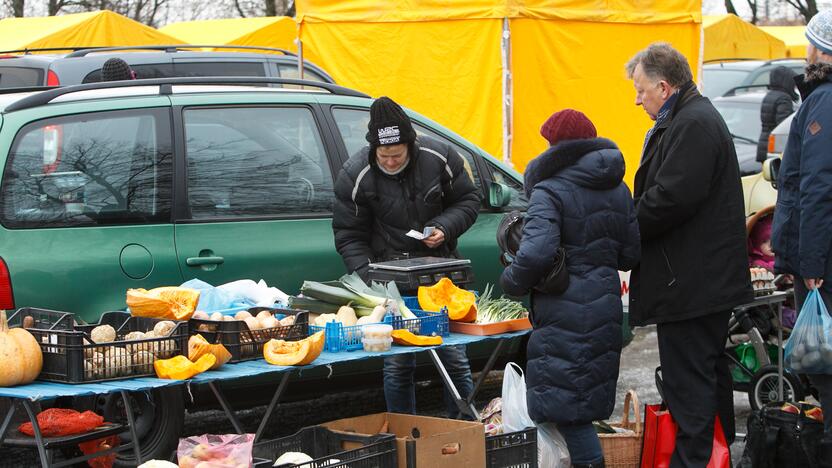 Ūkininkų turgelis prie Kauno pilies 