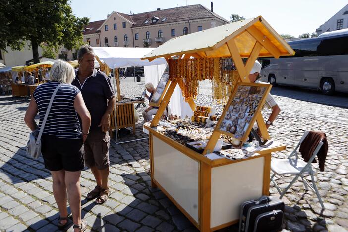 Patikrino teatro aikštės prekeivius