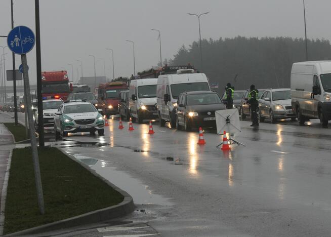 Kontrolės postai Kaune pradėjo savo darbą