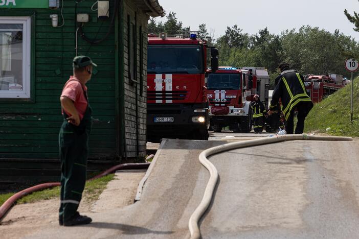 Didžiulis gaisras įmonėje „Ecoservice“