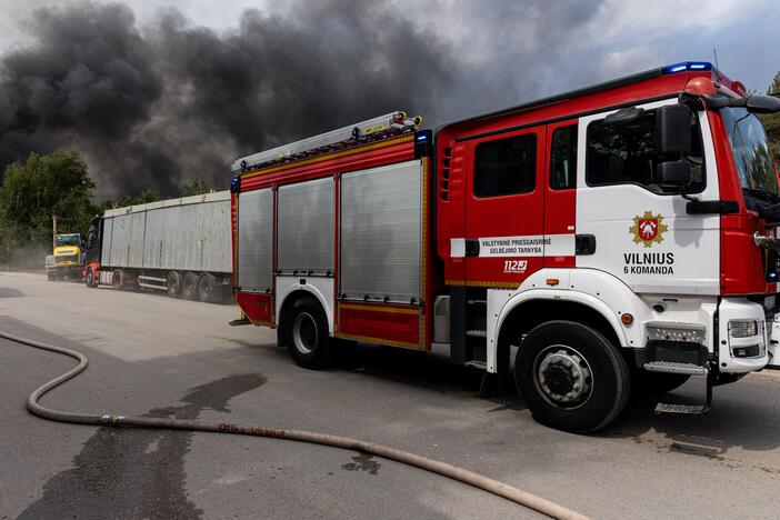 Didžiulis gaisras įmonėje „Ecoservice“