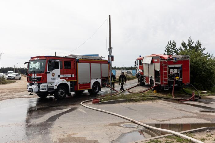 Didžiulis gaisras įmonėje „Ecoservice“