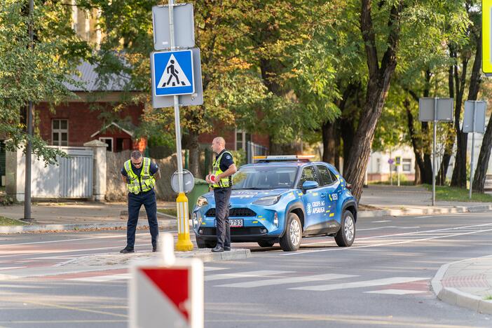 Žmonės renkasi į Jessicos Shy koncertą