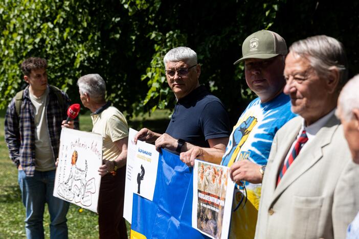 Protestas prie Rusijos ambasados dėl Ukrainoje grobiamų vaikų