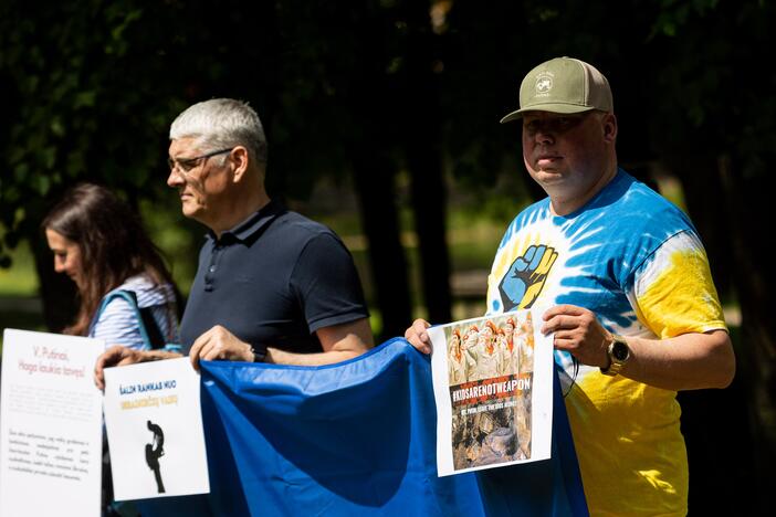 Protestas prie Rusijos ambasados dėl Ukrainoje grobiamų vaikų