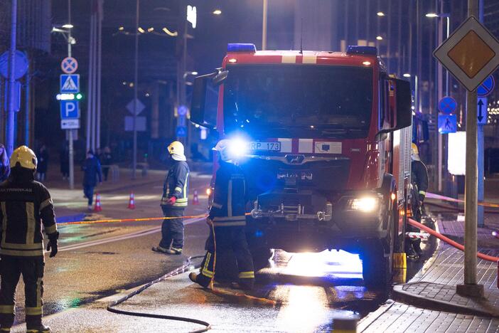 Vilniuje užsidegė kraunamas elektromobilis