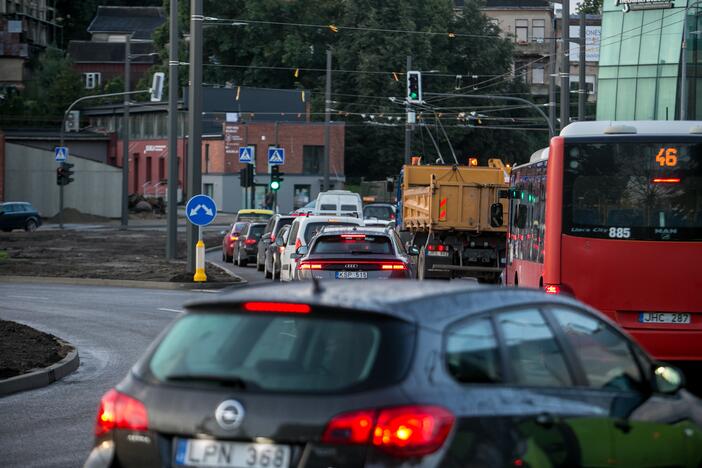 Atnaujintas eismas Pilies žiedu