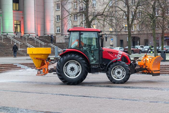 Vilniaus gatvės virto čiuožyklomis