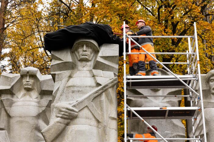 Procedūra: savivaldybės privalo atlikti demokratinę procedūrą, siūlymus panaikinti kokį gatvės pavadinimą ar memorialinį objektą aptarti su bendruomenėmis, juos pagrįsti, o ne tik atsiųsti komisijai sąrašiuką.