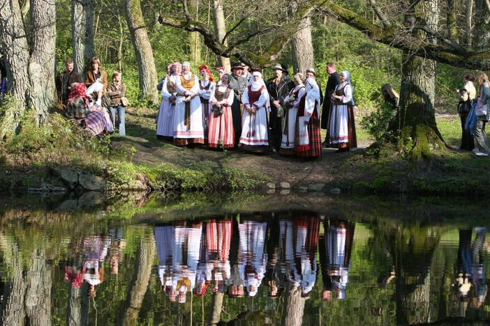 Tradicija: skambiausiai Jurgines pajūryje švenčia palangiškiai, taip pasidžiaugdami bundančiu pavasariu.