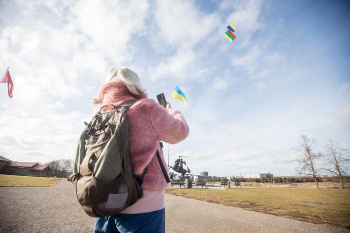 Virš „Laisvės kario“ suplazdėjo Lietuvos ir Ukrainos vėliavos