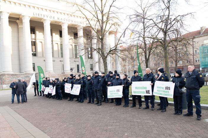 Įkalinimo įstaigų darbuotojų protestas