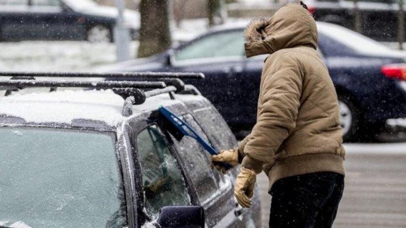 Užvesti automobilio šiomis dienomis negalėjo kas trečias vairuotojas