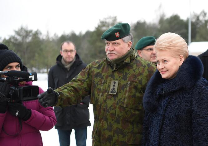 Prezidentė stebėjo pratybas „Geležinis kardas“