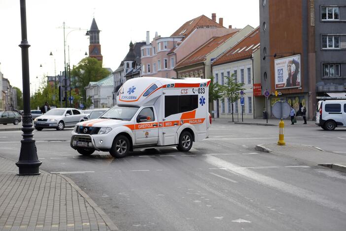 Paryčiais Klaipėdos centre nudurtas vyras