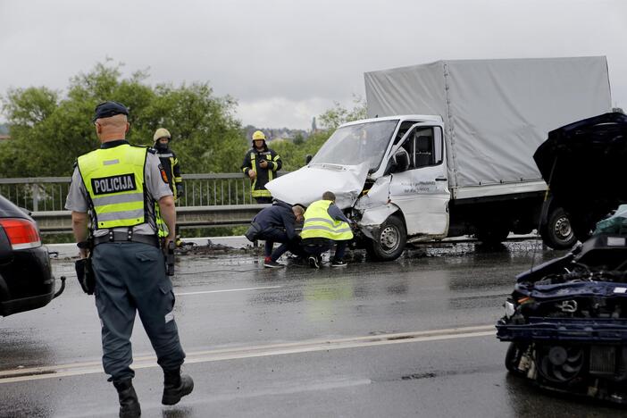 Avarija ant Mokyklos viaduko