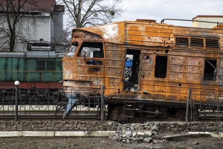 Šaltinis: Rusija suintensyvino išpuolius prieš traukinius, gabenančius ginklus į Ukrainą