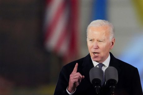 J. Bidenas teigia esąs pasirengęs debatams su D. Trumpu